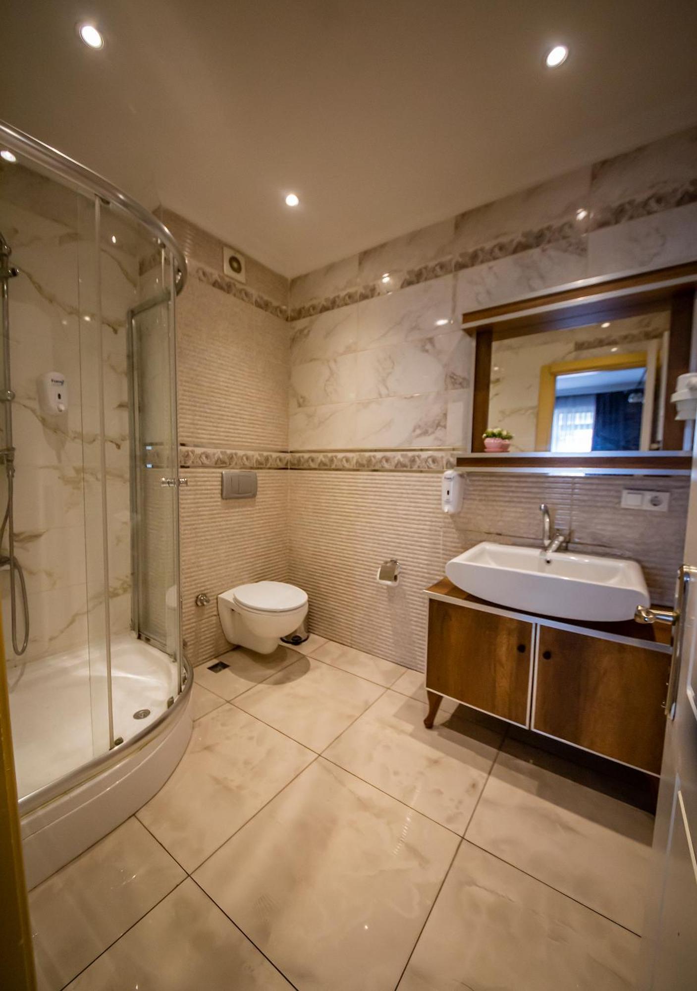 Royal Garden Suite And Hotel Istanbul Bagian luar foto