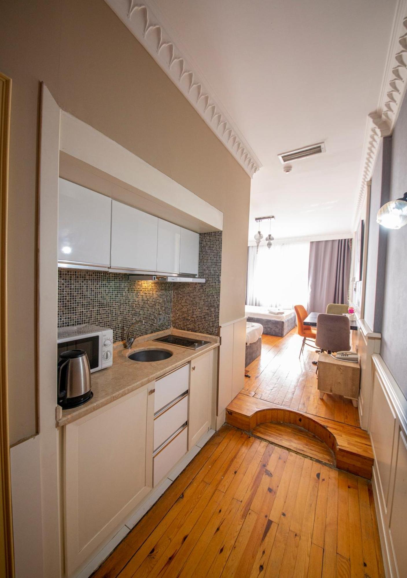 Royal Garden Suite And Hotel Istanbul Bagian luar foto