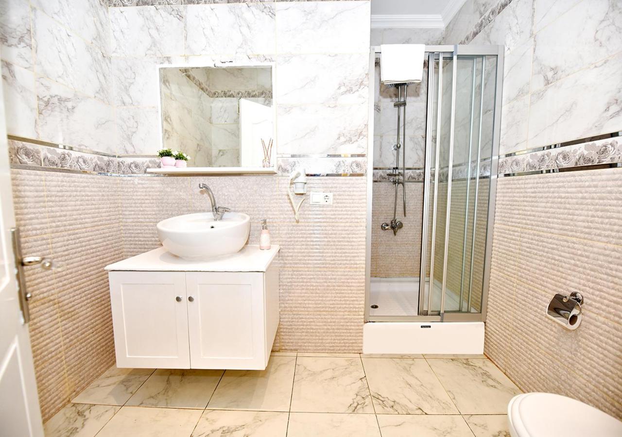 Royal Garden Suite And Hotel Istanbul Bagian luar foto