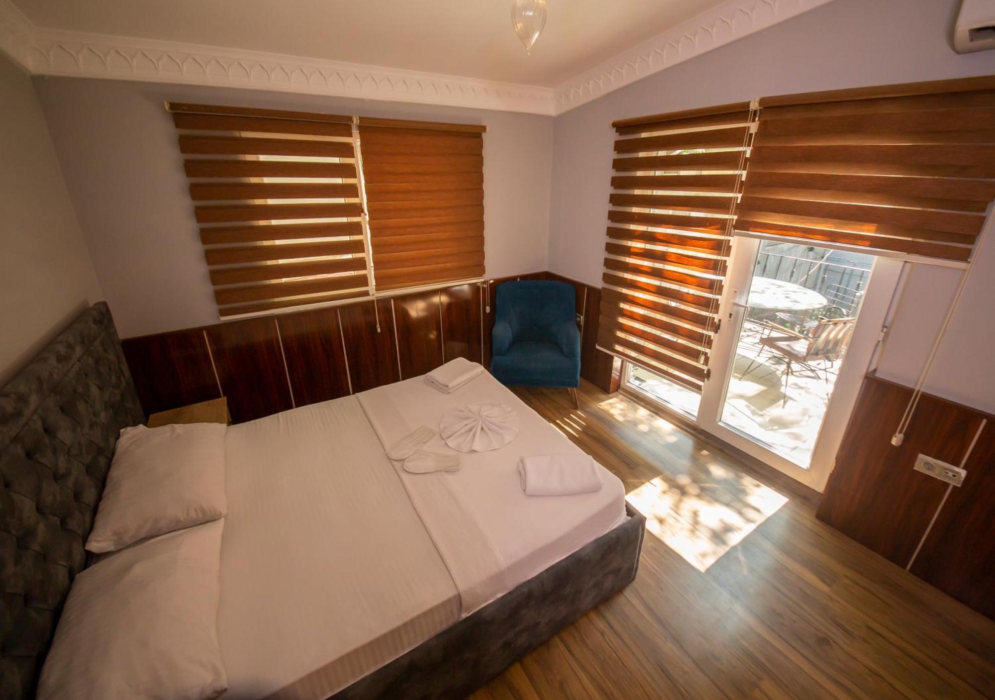 Royal Garden Suite And Hotel Istanbul Bagian luar foto