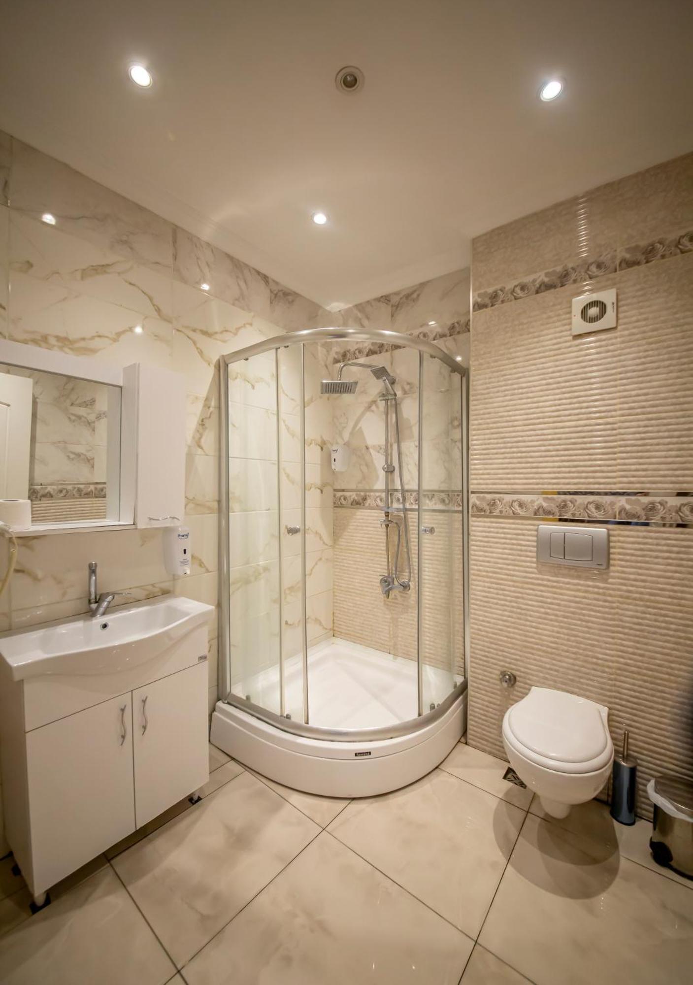Royal Garden Suite And Hotel Istanbul Bagian luar foto